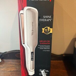 Remington Shine Enhancing Hair Straightener - Black and Red